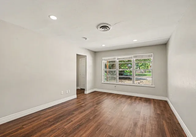 Photo 2 of Single family home for sale at 5237 Greene Ave, Fort Worth, TX 76133 | MLS# 21316700 | Listing updated on 2026-07-07