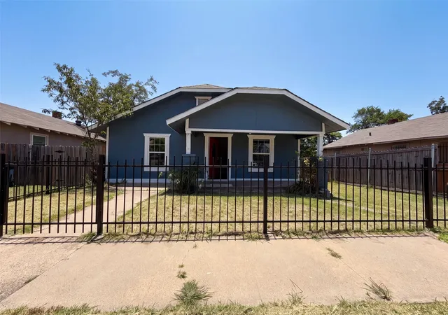 Photo 1 of Single family home for sale at 2832 Avenue I, Fort Worth, TX 76105 | MLS# 21322627 | Listing updated on 2026-10-31