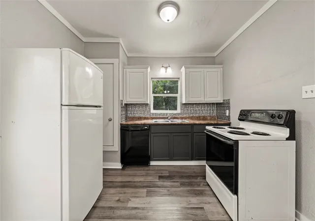 Photo 2 of Single family home for sale at 1118 Lexington St, Waco, TX 76711 | MLS# 21322587 | Listing updated on 2026-08-18