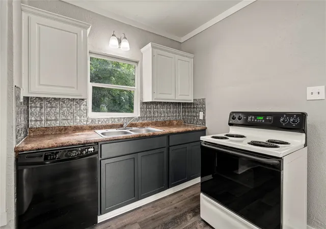 Photo 3 of Single family home for sale at 1118 Lexington St, Waco, TX 76711 | MLS# 21322587 | Listing updated on 2026-08-18