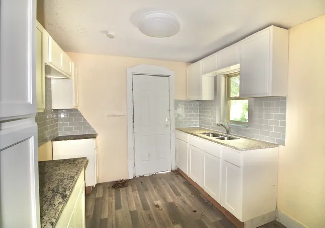 Photo 4 of Single family home for sale at 1206 S Edgefield Ave, Dallas, TX 75208 | MLS# 21322785 | Listing updated on 2026-08-05