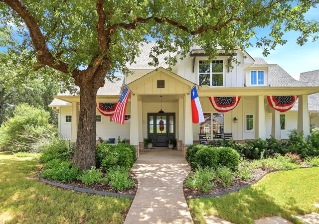 Photo 3 of Single family home for sale at 533 S Sugartree Dr, Lipan, TX 76462 | MLS# 21321982 | Listing updated on 2026-08-22