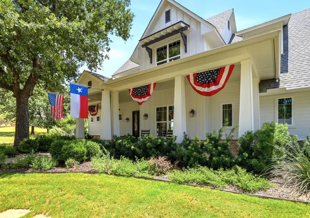 Photo 3 of Single family home for sale at 533 S Sugartree Dr, Lipan, TX 76462 | MLS# 21321982 | Listing updated on 2026-08-22