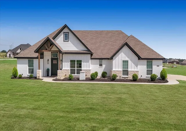 Photo 1 of Single family home for sale at 1005 Paradise Pkwy, Poolville, TX 76487 | MLS# 21318254 | Listing updated on 2026-07-11