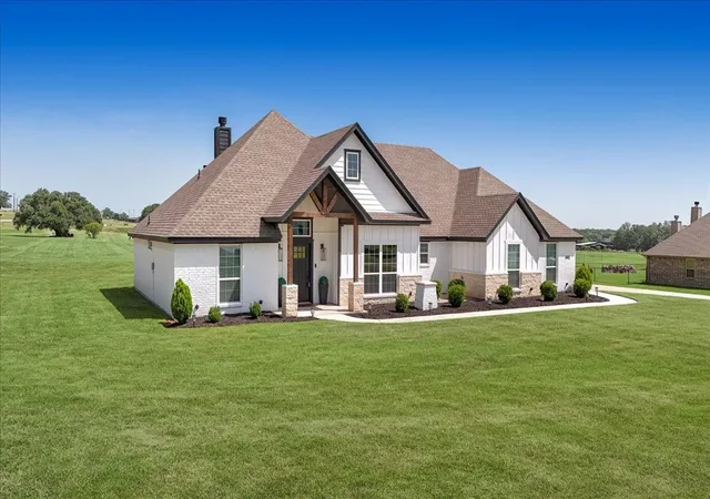 Photo 3 of Single family home for sale at 1005 Paradise Pkwy, Poolville, TX 76487 | MLS# 21318254 | Listing updated on 2026-07-11