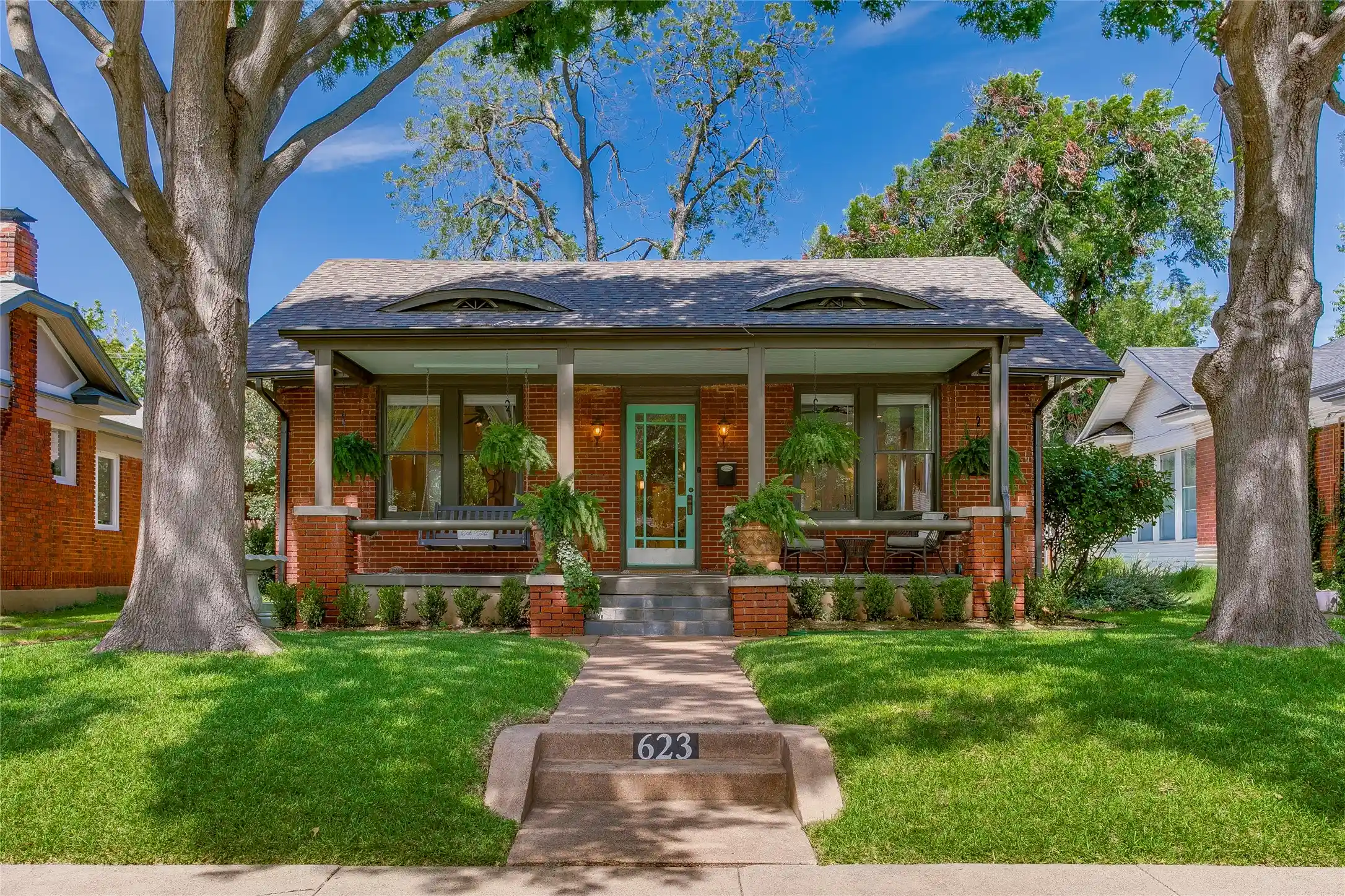 Photo 1 of Sale Pending at 623 N Montclair Ave, Dallas, TX 75208 | MLS# 21321701 | Listing updated on 2026-10-26