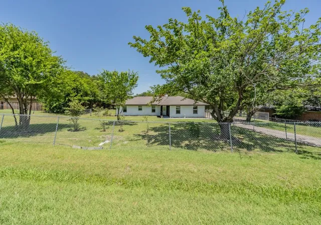 Photo 2 of Single family home for sale at 114 Wagon Wheel Ln, Wylie, TX 75098 | MLS# 21322539 | Listing updated on 2026-08-24