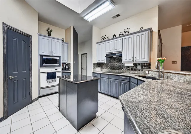 Photo 3 of Single family home for sale at 6001 Rock Cvs, Flower Mound, TX 75028 | MLS# 21315879 | Listing updated on 2026-08-22