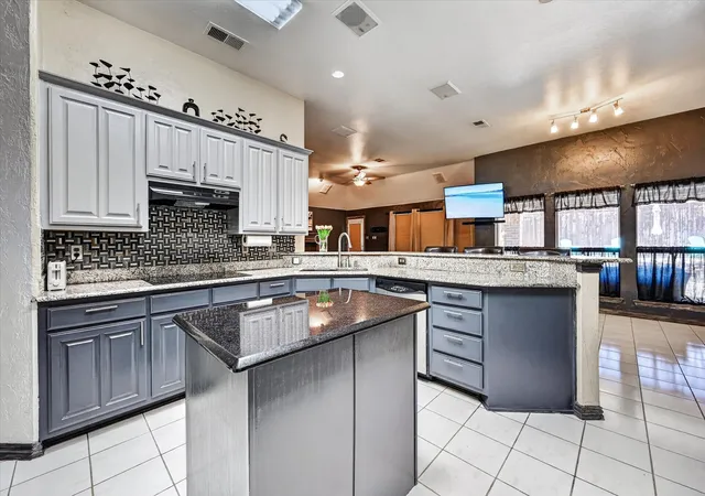 Photo 4 of Single family home for sale at 6001 Rock Cvs, Flower Mound, TX 75028 | MLS# 21315879 | Listing updated on 2026-08-22
