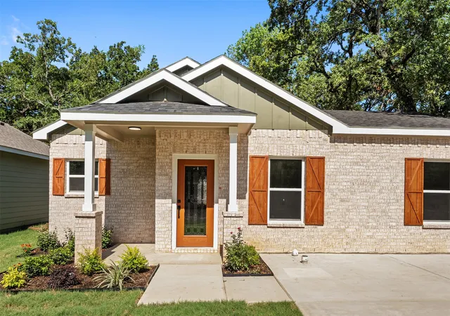 Photo 1 of Single family home for sale at 128 Arapaho Trl, Mabank, TX 75156 | MLS# 21322912 | Listing updated on 2026-09-24