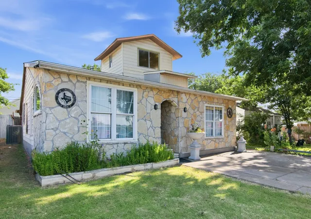 Photo 2 of Sale Pending at 8814 Clifford St, Fort Worth, TX 76108 | MLS# 21318224 | Listing updated on 2026-08-25