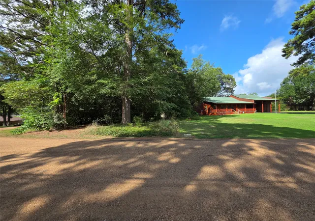 Photo 2 of Single family home for sale at 529 Wildewood Dr, Chandler, TX 75758 | MLS# 21300206 | Listing updated on 2026-10-03