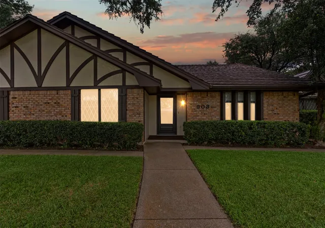 Photo 2 of Single family home for sale at 903 Green Rock Dr, Duncanville, TX 75137 | MLS# 21322939 | Listing updated on 2026-07-09