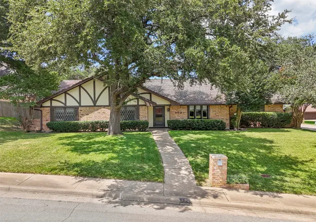 Photo 2 of Single family home for sale at 903 Green Rock Dr, Duncanville, TX 75137 | MLS# 21322939 | Listing updated on 2026-07-09