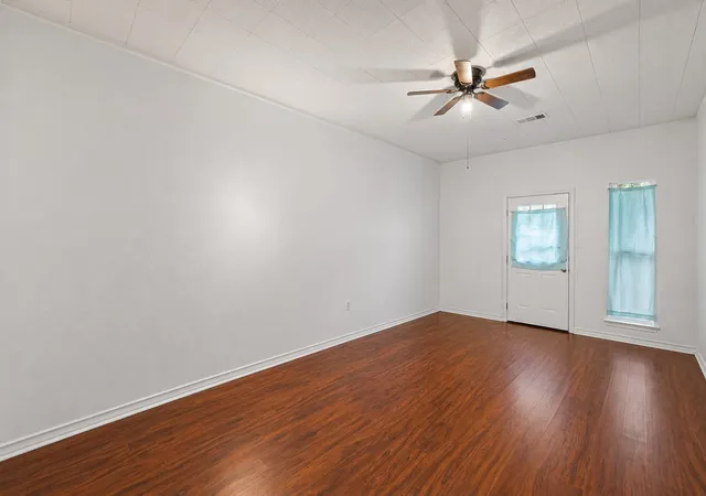 Photo 20 of Single family home for sale at 302 S 38th St, Corsicana, TX 75110 | MLS# 21320035 | Listing updated on 2026-08-31