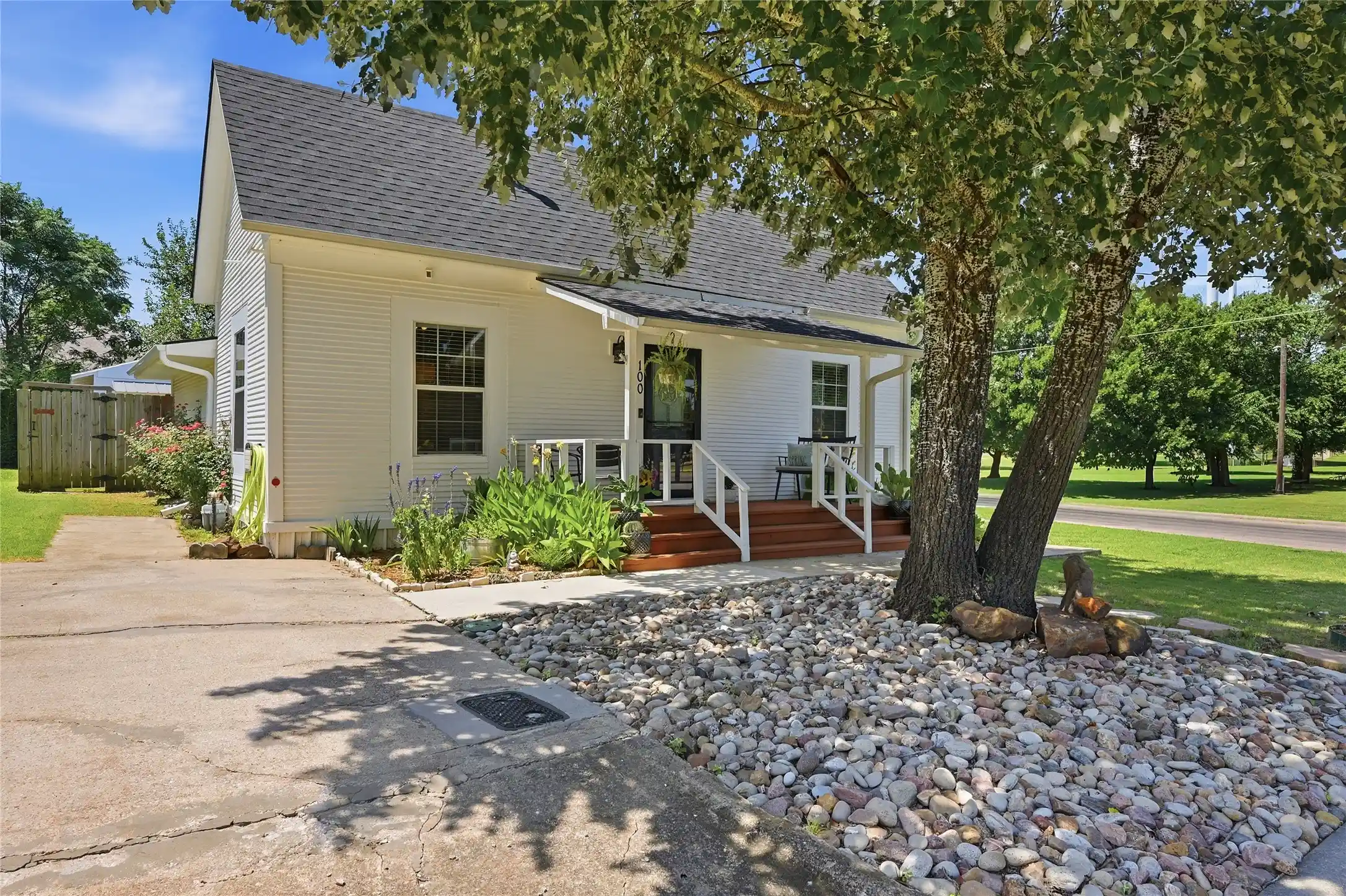 Single family home for sale at 100 Buchanan St, Whitesboro, TX 76273 | MLS# 21322171