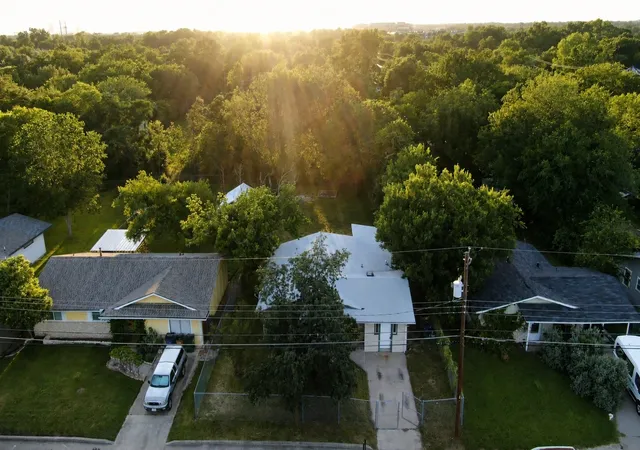 Photo 1 of Single family home for sale at 1060 Gardner Rd, Austin, TX 78721 | MLS# 21322973 | Listing updated on 2026-08-18