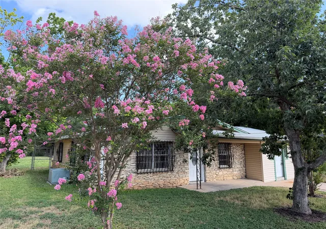 Photo 3 of Single family home for sale at 1060 Gardner Rd, Austin, TX 78721 | MLS# 21322973 | Listing updated on 2026-08-18