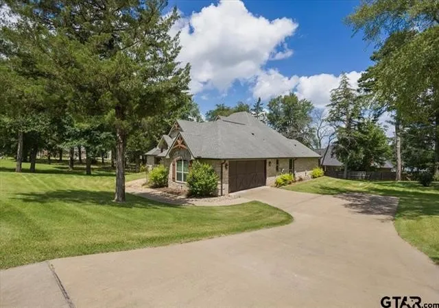 Photo 4 of Single family home for sale at 332 Hines Crossing, Bullard, TX 75757 | MLS# 21322975 | Listing updated on 2026-09-29