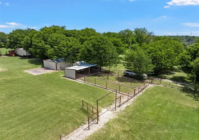 Photo 3 of Single family home for sale at 204 Christopher Dr, Eddy, TX 76524 | MLS# 21322959 | Listing updated on 2026-08-25