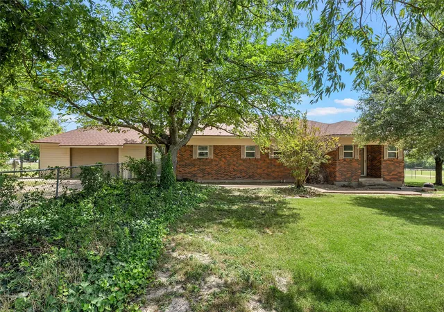 Photo 4 of Single family home for sale at 204 Christopher Dr, Eddy, TX 76524 | MLS# 21322959 | Listing updated on 2026-08-25