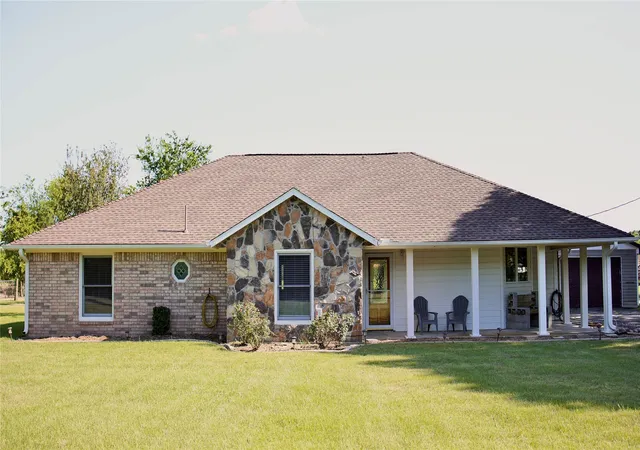 Photo 2 of Single family home for sale at 871 Vz County Road 2602, Wills Point, TX 75169 | MLS# 21322999 | Listing updated on 2026-09-28