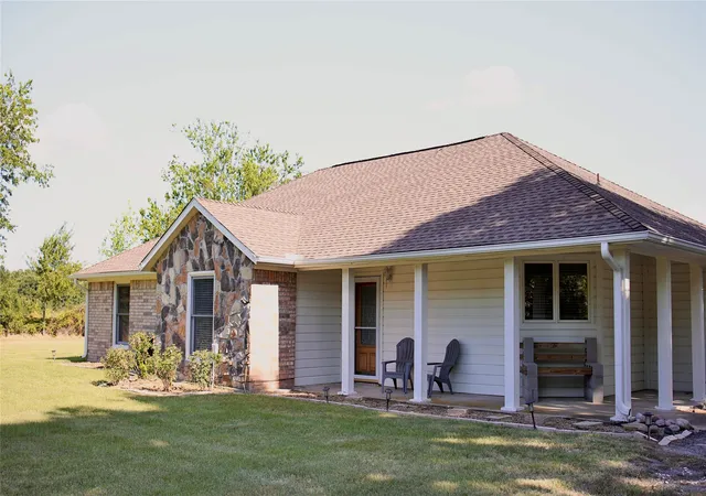 Photo 3 of Single family home for sale at 871 Vz County Road 2602, Wills Point, TX 75169 | MLS# 21322999 | Listing updated on 2026-09-28