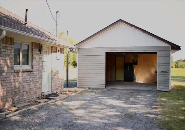 Photo 4 of Single family home for sale at 871 Vz County Road 2602, Wills Point, TX 75169 | MLS# 21322999 | Listing updated on 2026-09-28