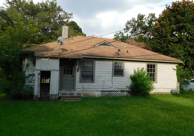 Photo 3 of Single family home for sale at 213 3Rd St, Springhill, LA 71075 | MLS# 21323011 | Listing updated on 2026-08-26
