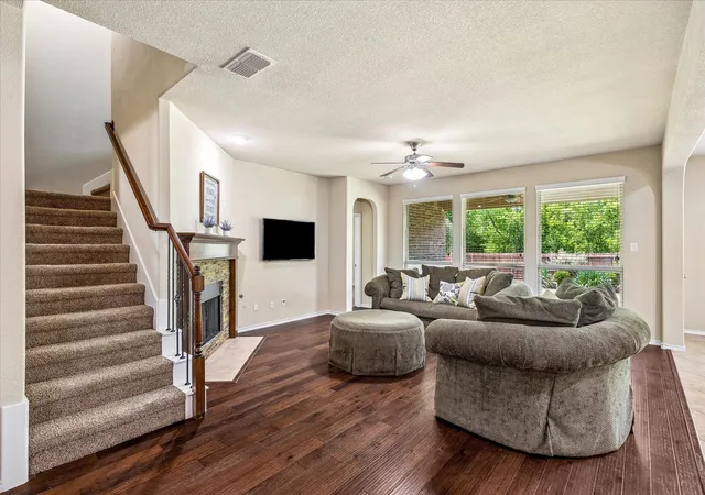 Photo 3 of Sale Pending at 8 Duskview Ln, Fort Worth, TX 76134 | MLS# 21322191 | Listing updated on 2026-08-28