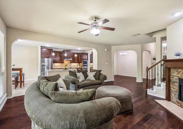 Photo 4 of Sale Pending at 8 Duskview Ln, Fort Worth, TX 76134 | MLS# 21322191 | Listing updated on 2026-08-28