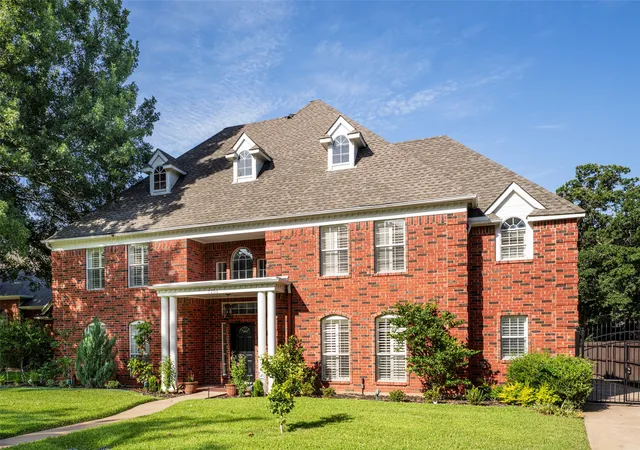 Photo 3 of Sale Pending at 7206 Forestwind Ct, Arlington, TX 76001 | MLS# 21322528 | Listing updated on 2026-08-03
