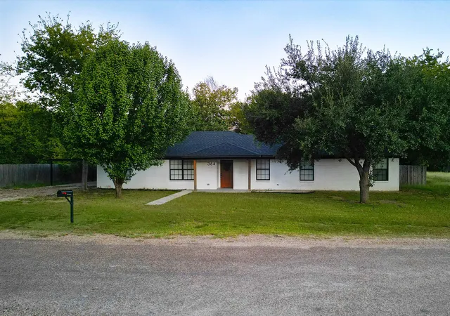 Photo 2 of Single family home for sale at 364 Melrose Dr, Woodway, TX 76712 | MLS# 21323056 | Listing updated on 2026-07-07
