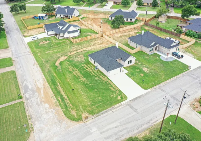 Photo 3 of Sale Pending at 1607 W College, Jacksboro, TX 76458 | MLS# 21309826 | Listing updated on 2026-08-21
