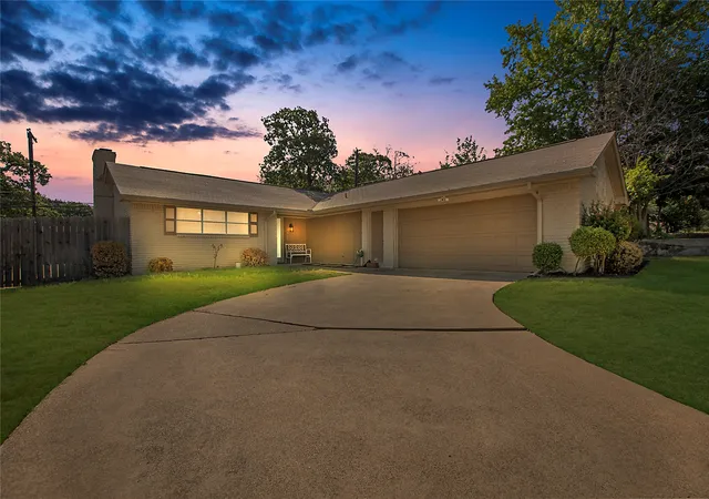Photo 3 of Single family home for sale at 2507 Jewell Dr, Arlington, TX 76016 | MLS# 21322410 | Listing updated on 2026-08-22