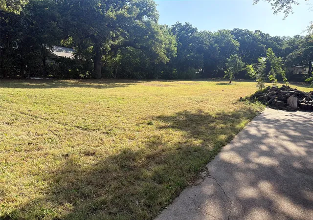 Photo 3 of Sale Pending at 6027 Guilford St, Forest Hill, TX 76119 | MLS# 21323090 | Listing updated on 2026-07-28
