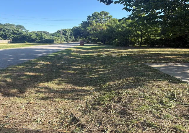 Photo 3 of Sale Pending at 6027 Guilford St, Forest Hill, TX 76119 | MLS# 21323090 | Listing updated on 2026-07-28