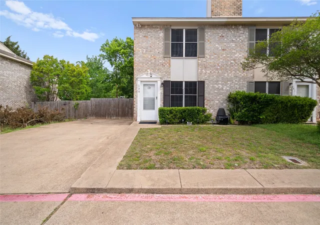 Photo 1 of Townhouse for sale at 139 Graystone Pl, Duncanville, TX 75137 | MLS# 21322979 | Listing updated on 2026-07-07
