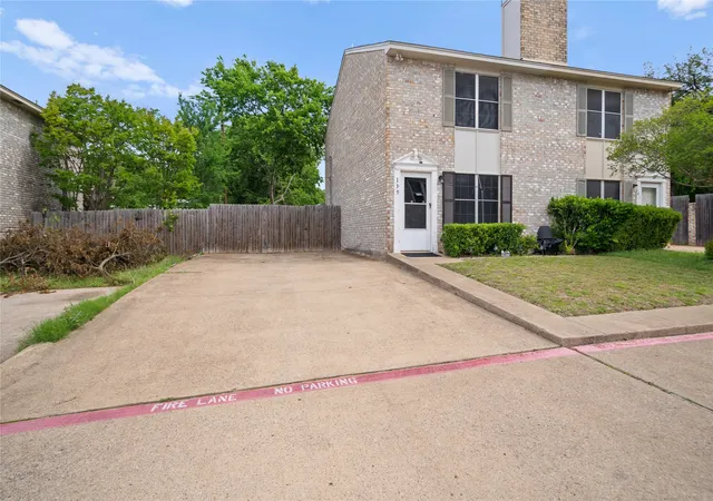 Photo 2 of Townhouse for sale at 139 Graystone Pl, Duncanville, TX 75137 | MLS# 21322979 | Listing updated on 2026-07-07