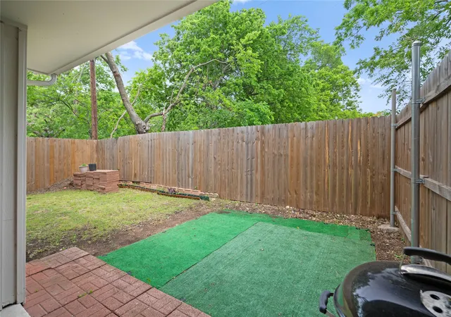 Photo 4 of Townhouse for sale at 139 Graystone Pl, Duncanville, TX 75137 | MLS# 21322979 | Listing updated on 2026-07-07
