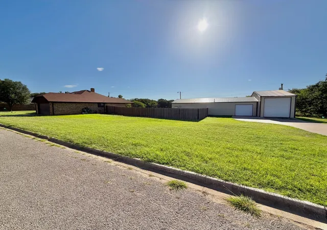 Photo 3 of Single family home for sale at 804 Foxhollow Rd, Eastland, TX 76448 | MLS# 21323146 | Listing updated on 2026-09-28