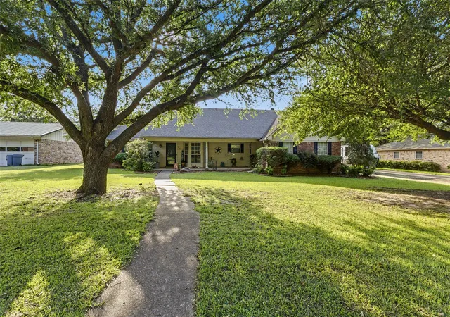 Homes for sale in New Boston, TX | 211 Meadow Dr, New Boston, TX 75570 | MLS# 21323115