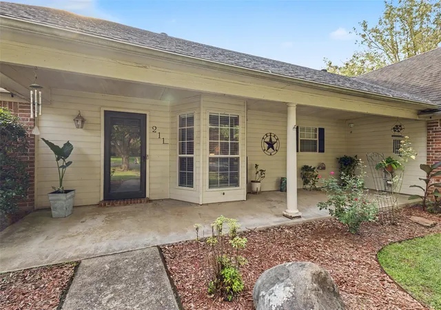 Homes for sale in New Boston, TX | 211 Meadow Dr, New Boston, TX 75570 | MLS# 21323115