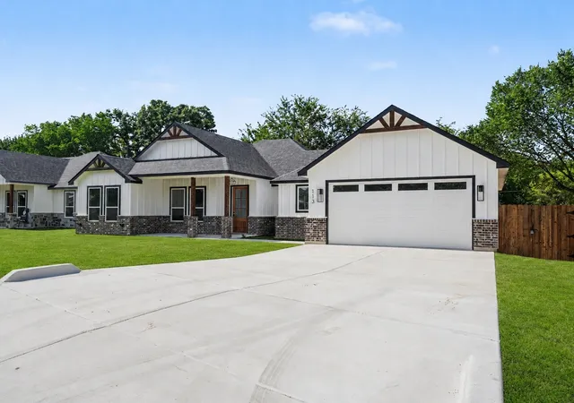 3rd image of 113 Dennis Dr, Azle, TX 76020 | MLS# 21309539