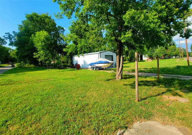 Photo 2 of Land for sale at 805 S Walnut, Clarksville, TX 75426 | MLS# 21315074 | Listing updated on 2026-07-07