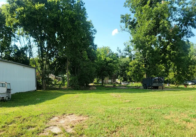 Photo 4 of Land for sale at 805 S Walnut, Clarksville, TX 75426 | MLS# 21315074 | Listing updated on 2026-07-07