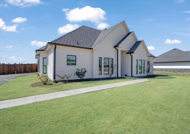 Photo 3 of Single family home for sale at 6514 Old Clarksville Rd, Reno, TX 75462 | MLS# 21323223 | Listing updated on 2026-08-03