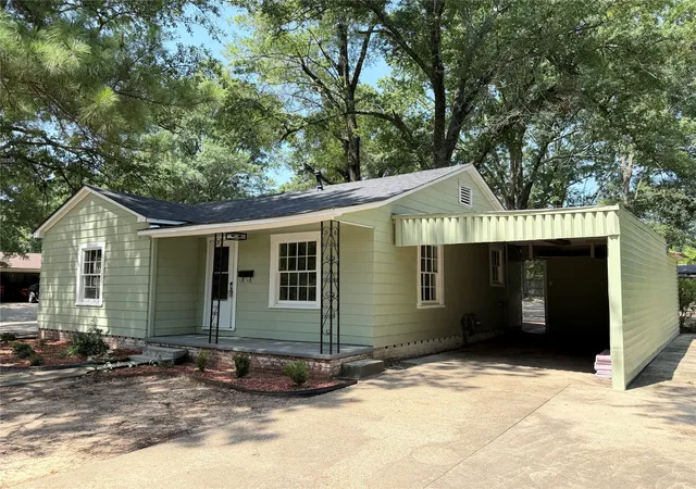 Photo 2 of Single family home for sale at 4101 Elizabeth, Texarkana, TX 75503 | MLS# 21323276 | Listing updated on 2026-07-25