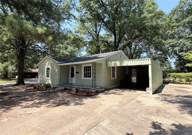 Photo 3 of Single family home for sale at 4101 Elizabeth, Texarkana, TX 75503 | MLS# 21323276 | Listing updated on 2026-07-25