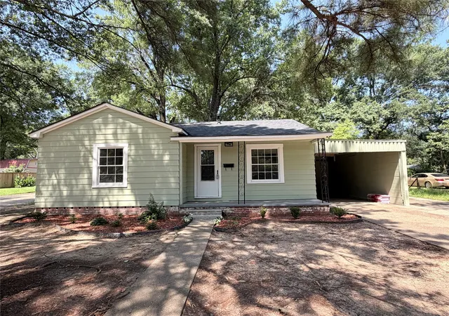 Photo 3 of Single family home for sale at 4101 Elizabeth, Texarkana, TX 75503 | MLS# 21323276 | Listing updated on 2026-07-25